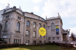 Das neue Schild vor dem Prinzregententheater