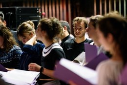 Die Studierenden der Akademie proben einen Teil aus Bernsteins "Mass".